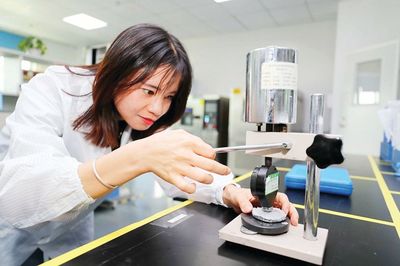 惠州这家企业两年申请12项专利 小“胶水”卖到60元1克